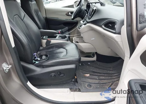 2017 Chrysler Pacifica Touring-L Plus из США, поврежденный, VIN 2C4RC1EG1HR572612